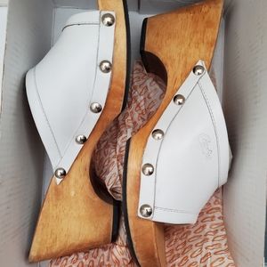 Early 2000's Rereleased - 1981 Vintage "Carley"